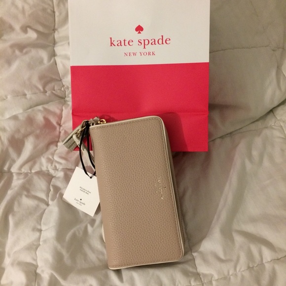 kate spade Handbags - Beige Kate Spade small purse/clutch (NWT)